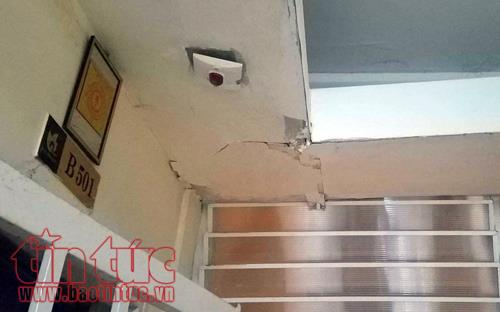 Chung cư mới đưa vào sử dụng, trần thạch cao thấm nước đã đổ sập ảnh 2